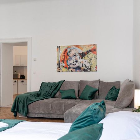 Prime Location & Peaceful Shared 2 Bedroom Apt With Backyard Vienna Exterior photo