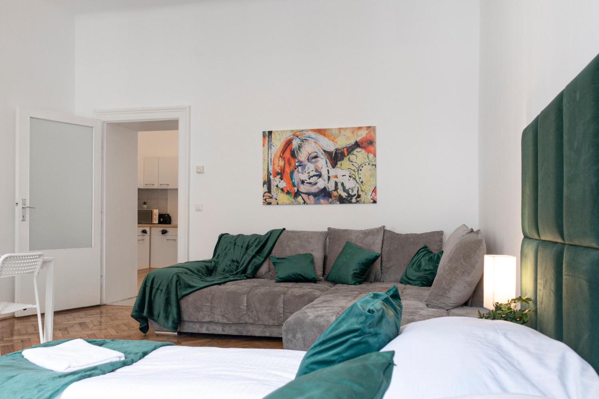 Prime Location & Peaceful Shared 2 Bedroom Apt With Backyard Vienna Exterior photo
