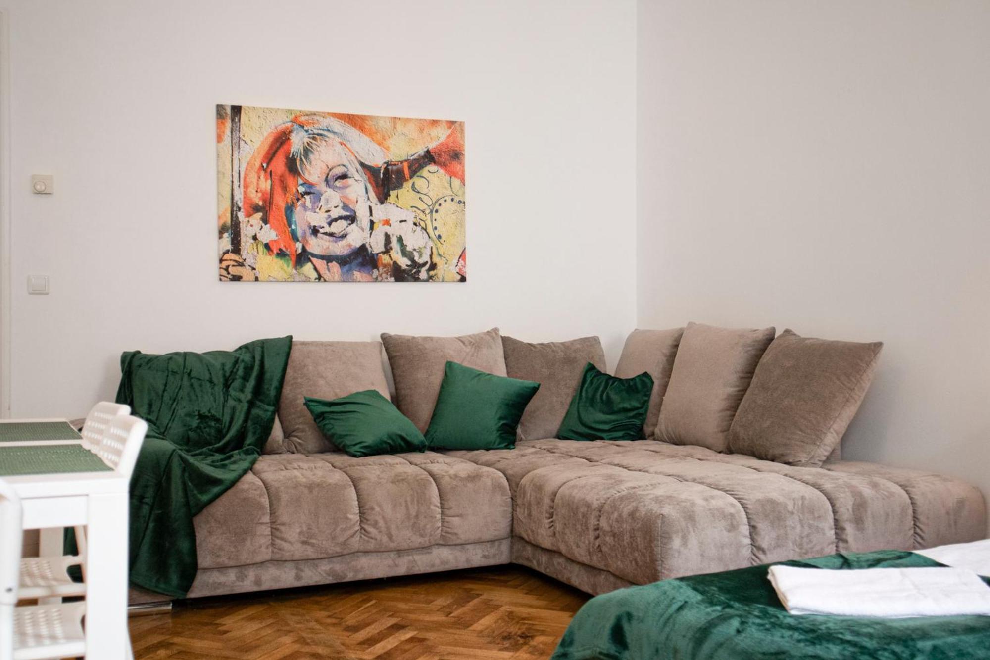 Prime Location & Peaceful Shared 2 Bedroom Apt With Backyard Vienna Exterior photo
